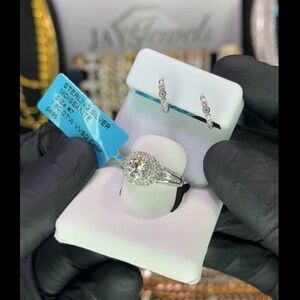 Elegant Silver Jewelry Set with Crystals